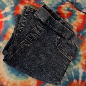 They don’t fit selling them for $20 never been worn brand new